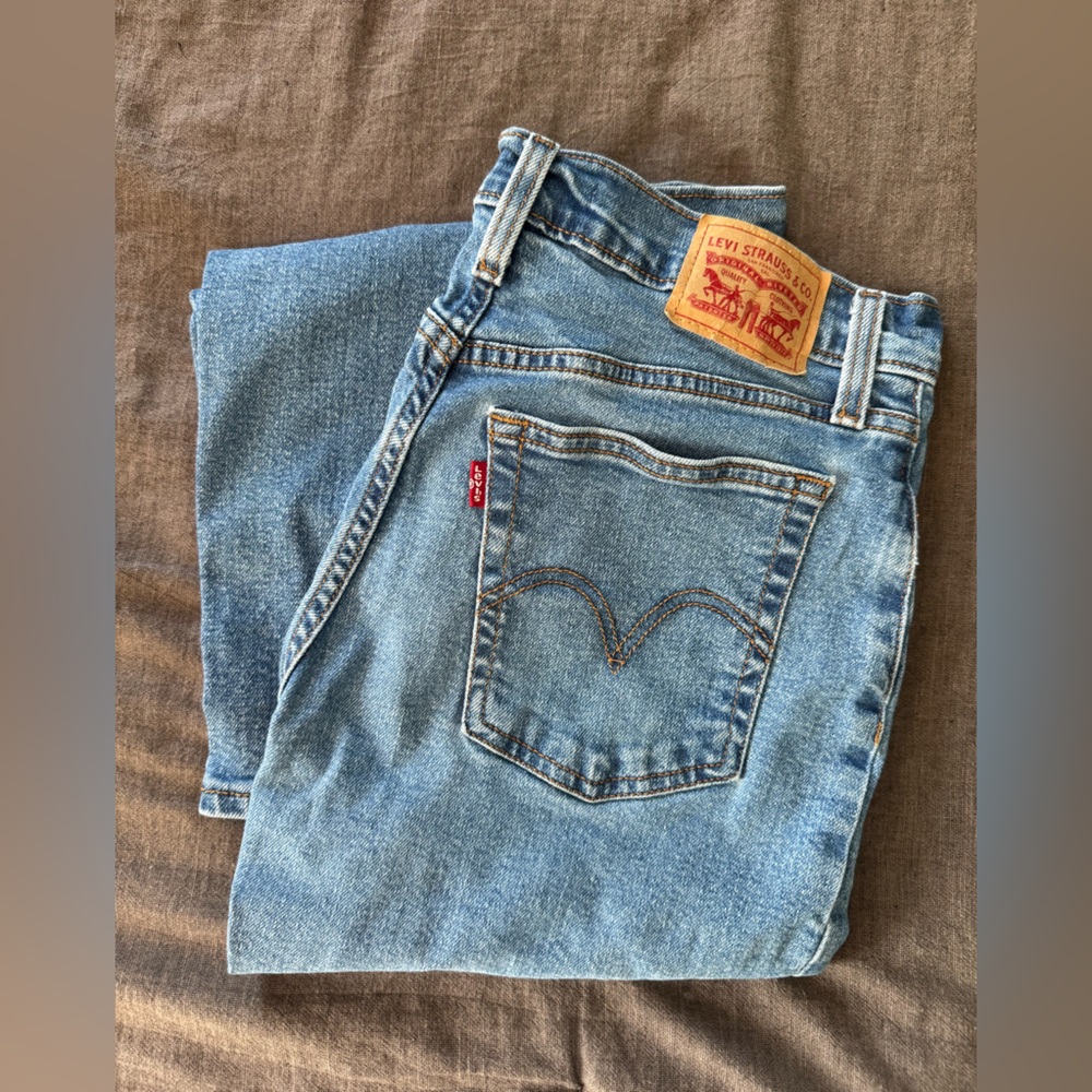 Levi's Women’s Light Blue Straight Jeans